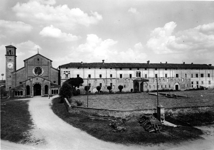 Chiaravalle della Colomba - Veduta della facciata del monastero